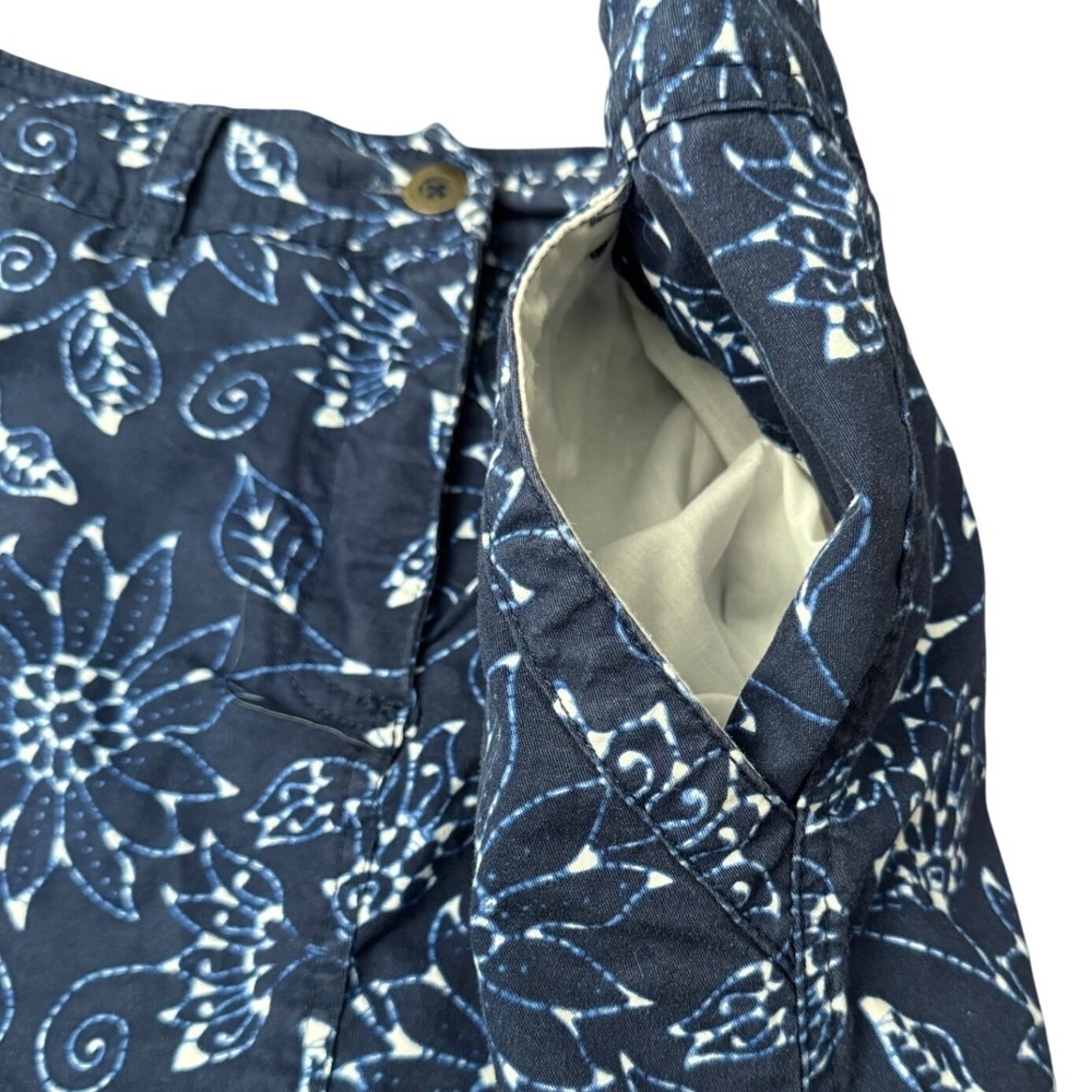 Laura Scott Skort Floral Batik Print Navy Blue Size 8P Petite Mini Skirt Shorts - Picture 4 of 7